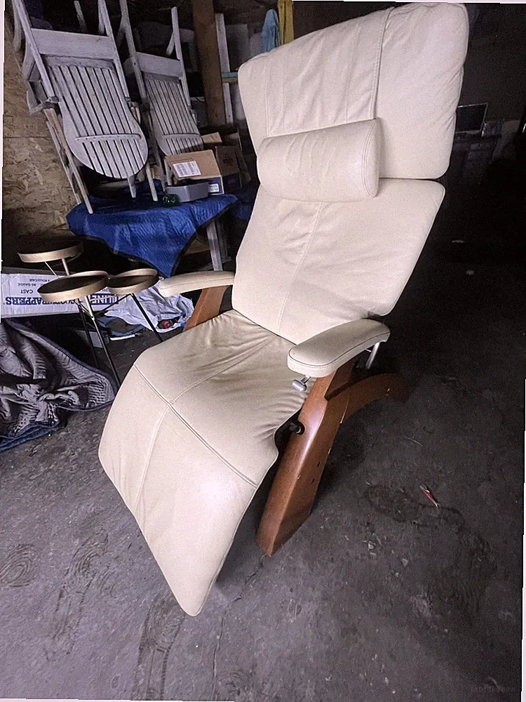 Human Touch Omni Motion PC-600 Silhouette Perfect Chair Recliner Sand Leather